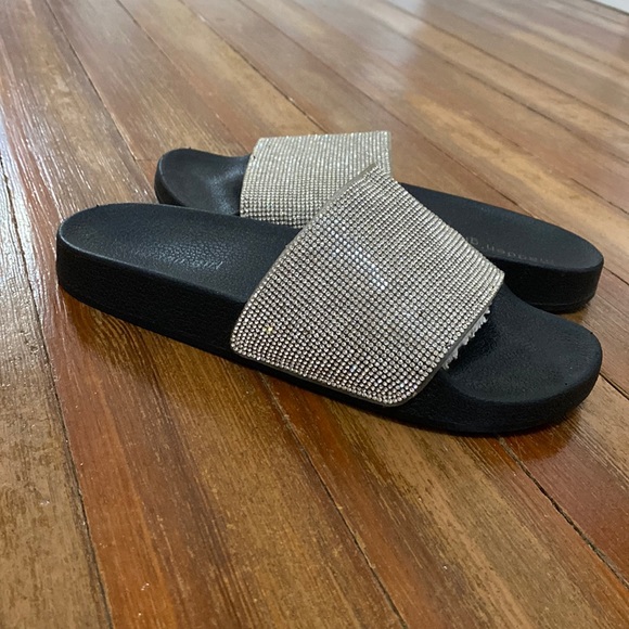 Rhinestone bling Steve Madden girl slides. Excellent lightly used condition ! - Picture 1 of 5